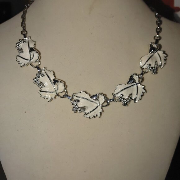 Sarah Coventry Set Whispering Leaves Parure Vintage White Silver Tone Enamel 4pc - Picture 7 of 11